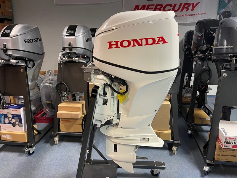 Honda 60 HP long-tailed BF60 LRTU white Honda 60 HP long-tailed BF60 LRTU white