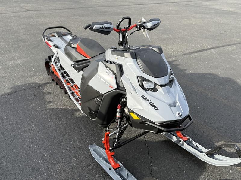 2026 Ski-Doo Summit® X® with Expert Package 850 E-TEC Turbo R 154 H_Alt Powder 3.0_10.25 2026 Ski-Doo Summit® X® with Expert Package 850 E-TEC Turbo R 154 H_Alt Powder 3.0_10.25