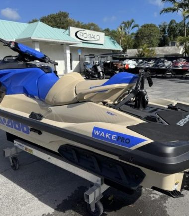 2025 Sea-Doo Wake™ Pro 230 3