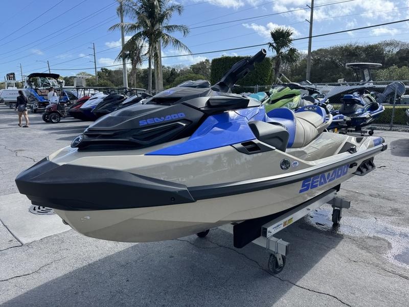 2025 Sea-Doo Wake™ Pro 230 2025 Sea-Doo Wake™ Pro 230